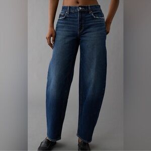 American Eagle Medium Wash Stretch Barrel Jeans Size 14 SHORT